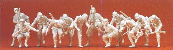 Preiser 16528 Armoured infantry riflemen getting off the tank