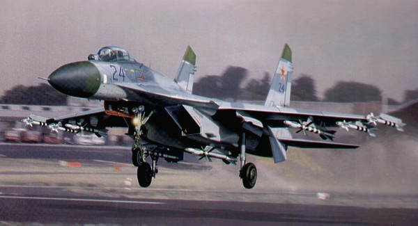 Trumpeter 02224 Sukhoi SU27 Flanker-B Fighter.